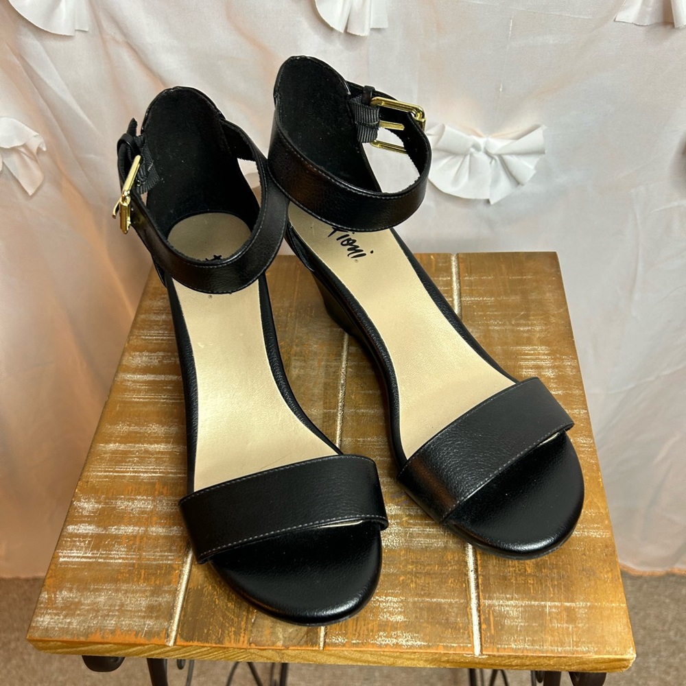 Fioni Open Toe Black Dress Shoes